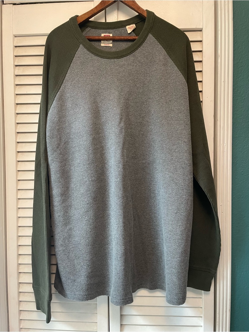 Men's Levi’s Two-Tone Raglan Sweater - Olive & Gray
